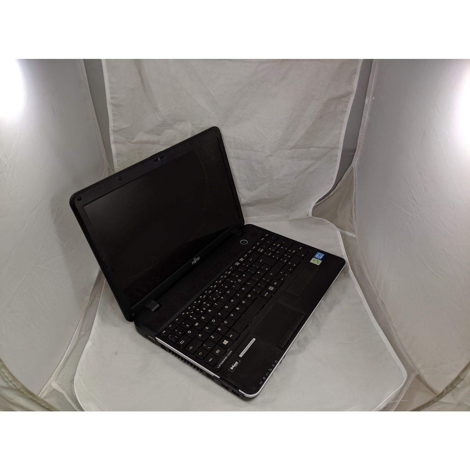 Refurbished Fujitsu Lifebook AH512 Core i3 2328M 4GB 320GB DVD RW