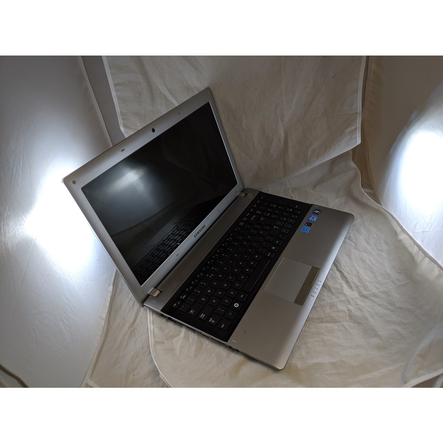 Refurbished Samsung RV520 Core i3 2330M 4GB 500GB DVD-RW 15.6 Inch ...