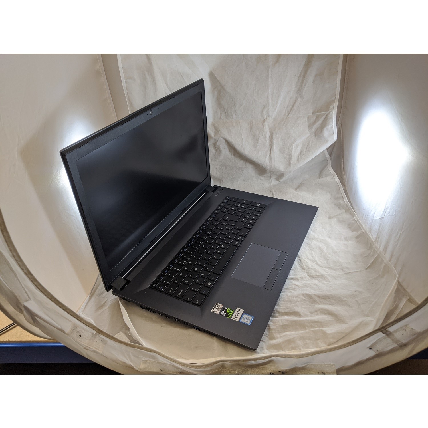 Refurbished StyleNote N870HK Core i7 7700HQ 8GB 1TB 17.7 Inch GTX 1050 TI Graphics Windows 10