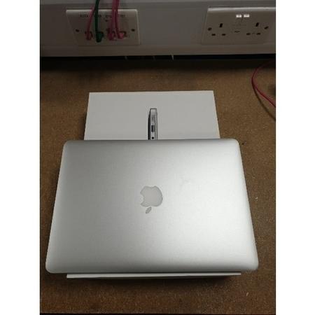 Refurbished Apple MacBook Air A1466 13" Aluminum i5 8GB 128GB SSD - 2017
