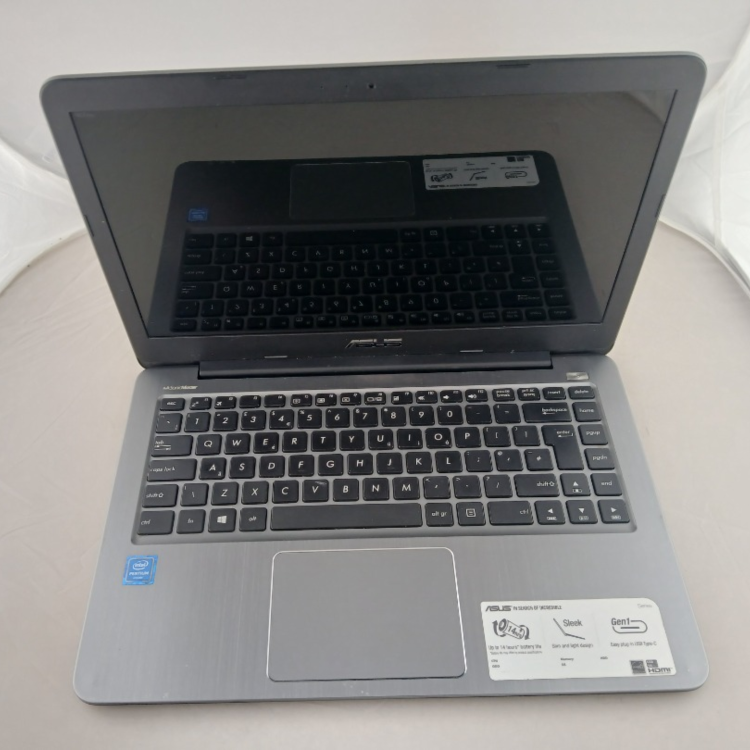 Refurbished ASUS E403SA Intel Pentium N3700 2GB RAM 32GB SSD 14 Inch Windows 10 Laptop