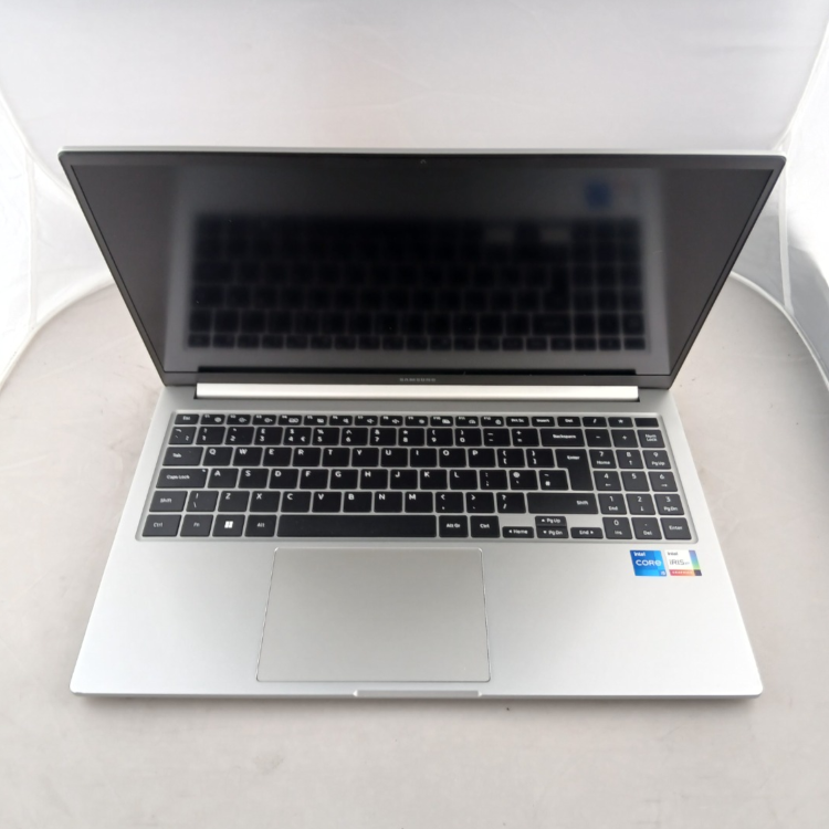 Refurbished Samsung 750XED Core i5-1235U 8GB RAM 512GB SSD 15.6 Inch Windows 11 Home Laptop