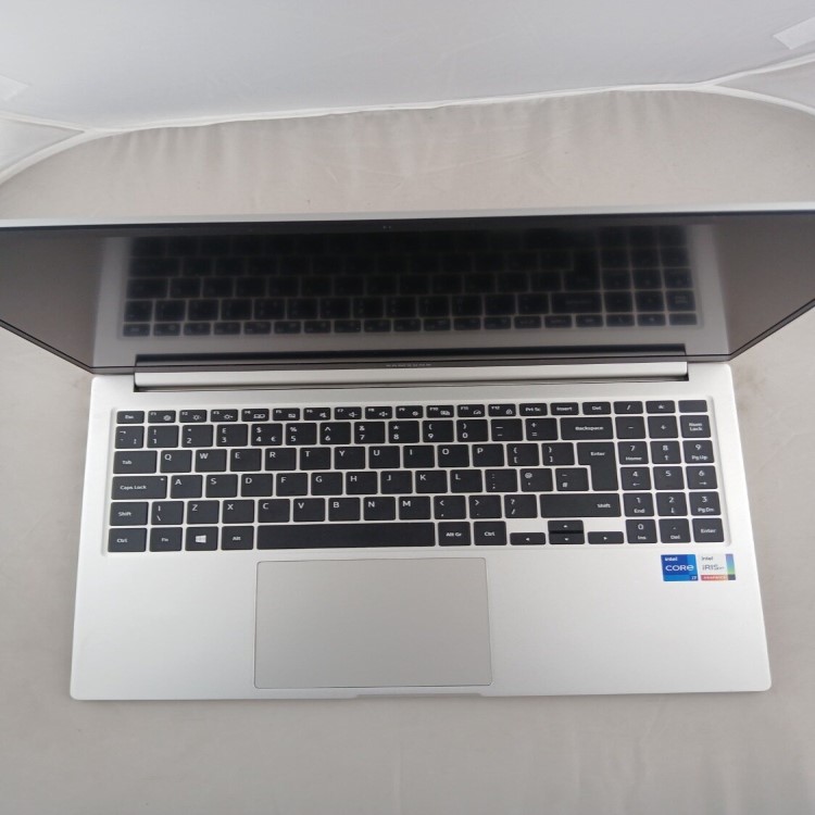 Refurbished Samsung 750XDA Core i7 11th gen 8GB RAM 512GB SSD 15.6 Inch Windows 11 Laptop