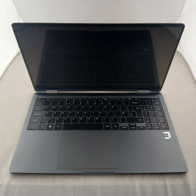 Refurbished Samsung 750QFG Core i5-1340P 8GB RAM 256GB SSD 15.6 Inch Windows 11 Home Touchscreen Convertible Laptop