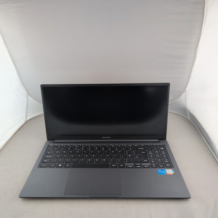 Refurbished Samsung 750XFG Core i5-1335U 8GB RAM 256GB SSD 15.6 Inch Windows 11 Home Laptop