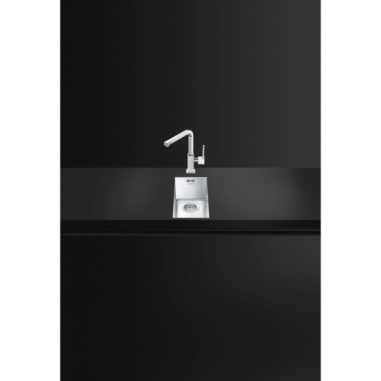 Half Bowl Chrome Stainless Steel Kitchen Sink - Smeg Quadra