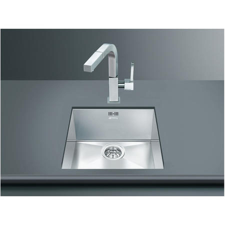 Single Bowl Undermount Chrome Stainless Steel Kitchen Sink - Smeg Quadra
