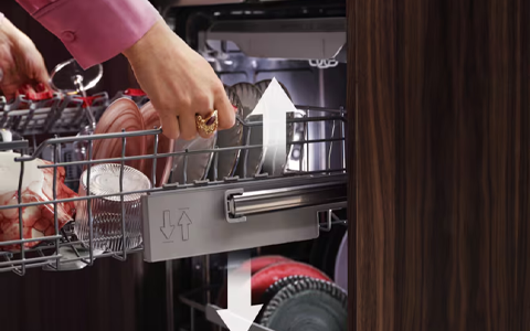 Hygienic dishwasher.