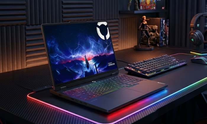 16-inch WQXGA 240Hz Display: PureSight Performance