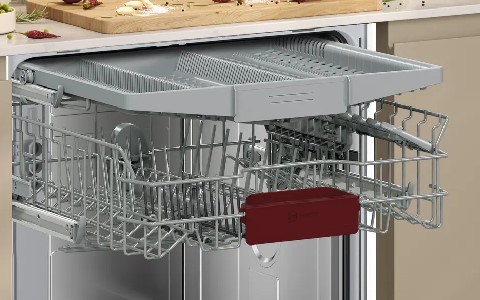 dishwasher Adjustable basket.